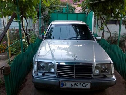 Сірий Мерседес Е-Клас, об'ємом двигуна 3 л та пробігом 0 тис. км за 4000 $, фото 1 на Automoto.ua