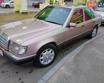 Серый Мерседес Е-Класс, объемом двигателя 3 л и пробегом 520 тыс. км за 3000 $, фото 1 на Automoto.ua