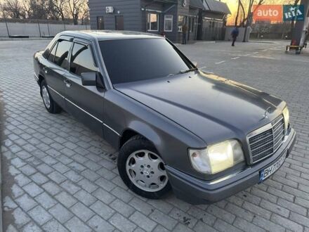 Мерседес Е-Клас 1993 у Одесі на Automoto.ua Сірий Мерседес Е-Клас, об'ємом двигуна 2.2 л та пробігом 564 тис. км за 2400 $, фото 1 на Automoto.ua