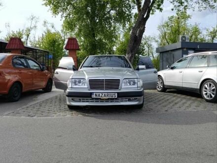 Мерседес Е-Клас 1993 у Броварах на Automoto.ua Сірий Мерседес Е-Клас, об'ємом двигуна 3.2 л та пробігом 495 тис. км за 7000 $, фото 1 на Automoto.ua