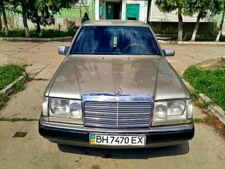 Мерседес Е-Класс 1993 в Килие на Automoto.ua Серый Мерседес Е-Класс, объемом двигателя 20 л и пробегом 500 тыс. км за 2500 $, фото 1 на Automoto.ua