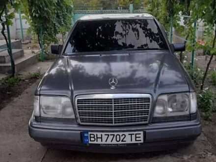 Сірий Мерседес Е-Клас, об'ємом двигуна 2.2 л та пробігом 400 тис. км за 2500 $, фото 1 на Automoto.ua