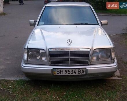 Серый Мерседес Е-Класс, объемом двигателя 2 л и пробегом 400 тыс. км за 2800 $, фото 1 на Automoto.ua