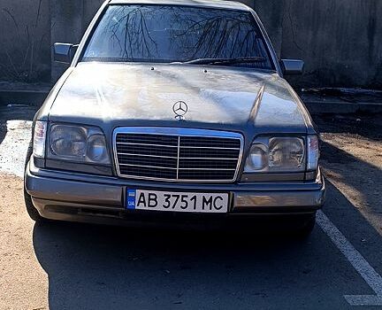 Серый Мерседес Е-Класс, объемом двигателя 2.2 л и пробегом 0 тыс. км за 2500 $, фото 1 на Automoto.ua