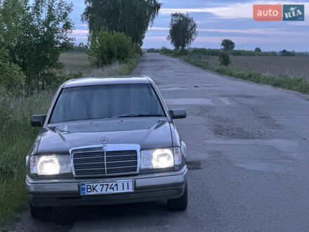 Мерседес Е-Класс 1993 в Дубно на Automoto.ua Серый Мерседес Е-Класс, объемом двигателя 3 л и пробегом 420 тыс. км за 2800 $, фото 1 на Automoto.ua