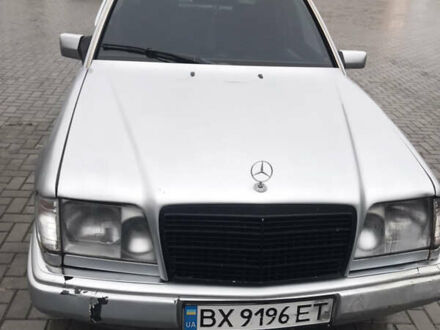 Серый Мерседес Е-Класс, объемом двигателя 2 л и пробегом 300 тыс. км за 1700 $, фото 1 на Automoto.ua