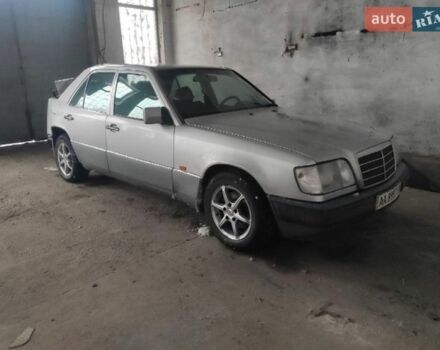 Серый Мерседес Е-Класс, объемом двигателя 2 л и пробегом 318 тыс. км за 999 $, фото 1 на Automoto.ua