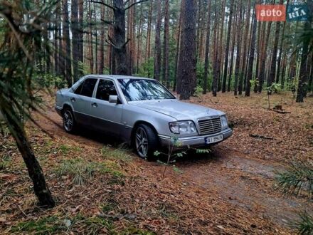 Мерседес Е-Клас 1994 у Буче на Automoto.ua Сірий Мерседес Е-Клас, об'ємом двигуна 2.2 л та пробігом 457 тис. км за 1750 $, фото 1 на Automoto.ua