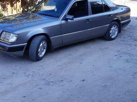 Серый Мерседес Е-Класс, объемом двигателя 2 л и пробегом 431 тыс. км за 3000 $, фото 1 на Automoto.ua