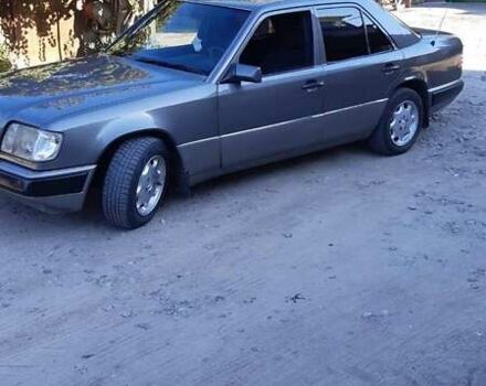 Сірий Мерседес Е-Клас, об'ємом двигуна 2 л та пробігом 431 тис. км за 3000 $, фото 1 на Automoto.ua