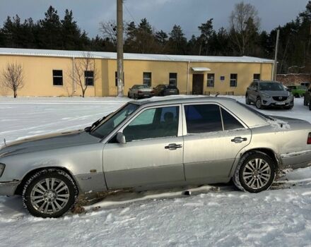 Серый Мерседес Е-Класс, объемом двигателя 2.2 л и пробегом 458 тыс. км за 1303 $, фото 1 на Automoto.ua