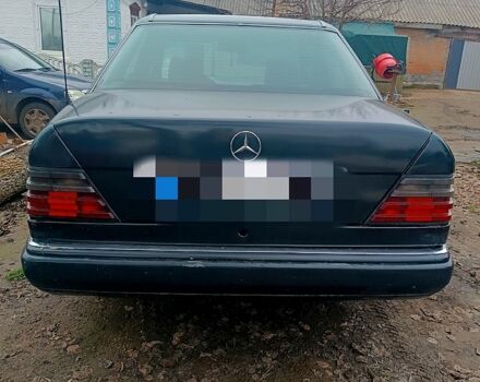 Сірий Мерседес Е-Клас, об'ємом двигуна 2 л та пробігом 356 тис. км за 3200 $, фото 1 на Automoto.ua