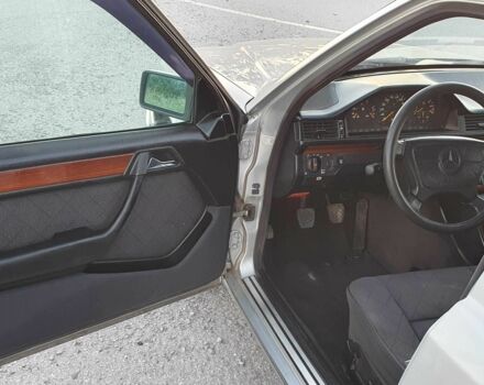 Серый Мерседес Е-Класс, объемом двигателя 2 л и пробегом 400 тыс. км за 3300 $, фото 1 на Automoto.ua