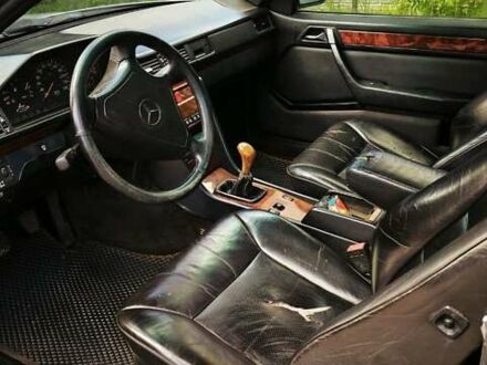 Мерседес Е-Класс 1994 в Василькове на Automoto.ua Серый Мерседес Е-Класс, объемом двигателя 2 л и пробегом 458 тыс. км за 4300 $, фото 1 на Automoto.ua