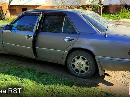 Мерседес Е-Клас 1994 у Березовке на Automoto.ua Сірий Мерседес Е-Клас, об'ємом двигуна 2.2 л та пробігом 0 тис. км за 2800 $, фото 1 на Automoto.ua