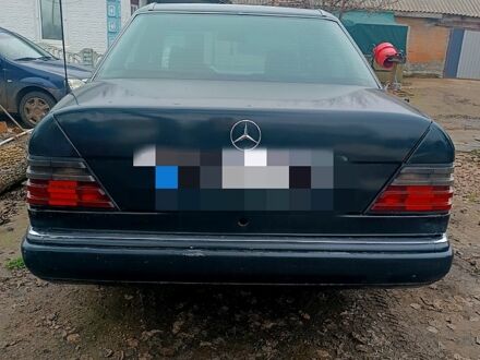 Сірий Мерседес Е-Клас, об'ємом двигуна 2 л та пробігом 356 тис. км за 3200 $, фото 1 на Automoto.ua