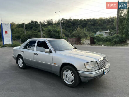 Мерседес Е-Класс 1994 в Днепре (Днепропетровске) на Automoto.ua Серый Мерседес Е-Класс, объемом двигателя 2.2 л и пробегом 524 тыс. км за 1700 $, фото 1 на Automoto.ua