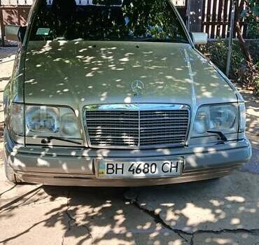 Сірий Мерседес Е-Клас, об'ємом двигуна 2.8 л та пробігом 391 тис. км за 3650 $, фото 1 на Automoto.ua