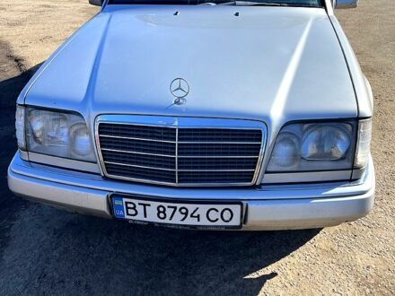Сірий Мерседес Е-Клас, об'ємом двигуна 3 л та пробігом 0 тис. км за 4500 $, фото 1 на Automoto.ua