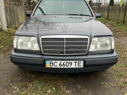 Серый Мерседес Е-Класс, объемом двигателя 3 л и пробегом 443 тыс. км за 2300 $, фото 1 на Automoto.ua