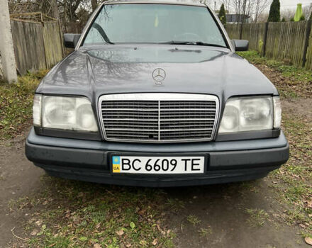 Сірий Мерседес Е-Клас, об'ємом двигуна 3 л та пробігом 443 тис. км за 2300 $, фото 1 на Automoto.ua