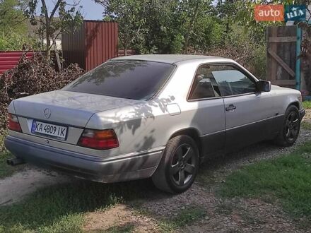 Мерседес Е-Класс 1994 в Тетиеве на Automoto.ua Серый Мерседес Е-Класс, объемом двигателя 2 л и пробегом 458 тыс. км за 4200 $, фото 1 на Automoto.ua