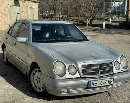 Серый Мерседес Е-Класс, объемом двигателя 3.2 л и пробегом 270 тыс. км за 1900 $, фото 1 на Automoto.ua