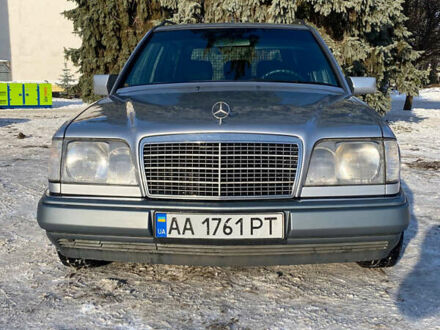 Сірий Мерседес Е-Клас, об'ємом двигуна 2 л та пробігом 375 тис. км за 3100 $, фото 1 на Automoto.ua