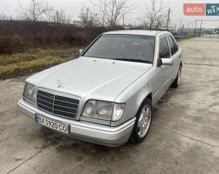 Сірий Мерседес Е-Клас, об'ємом двигуна 3 л та пробігом 400 тис. км за 3000 $, фото 1 на Automoto.ua