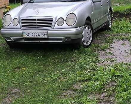 Серый Мерседес Е-Класс, объемом двигателя 2.2 л и пробегом 360 тыс. км за 2200 $, фото 1 на Automoto.ua