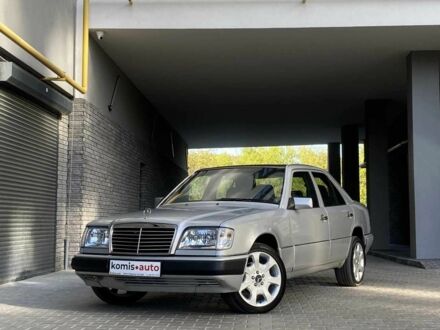 Мерседес Е-Клас 1995 у Хмельницькому на Automoto.ua Сірий Мерседес Е-Клас, об'ємом двигуна 3 л та пробігом 347 тис. км за 2799 $, фото 1 на Automoto.ua