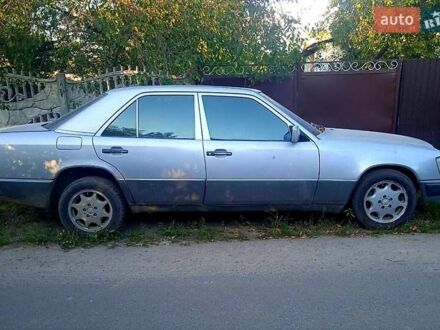 Мерседес Е-Класс 1995 в Чернигове на Automoto.ua Серый Мерседес Е-Класс, объемом двигателя 2.2 л и пробегом 200 тыс. км за 1950 $, фото 1 на Automoto.ua
