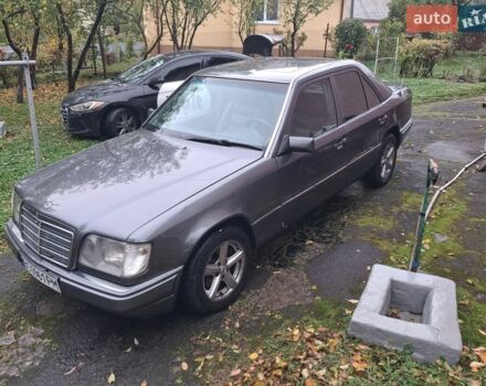Серый Мерседес Е-Класс, объемом двигателя 3 л и пробегом 405 тыс. км за 2500 $, фото 1 на Automoto.ua