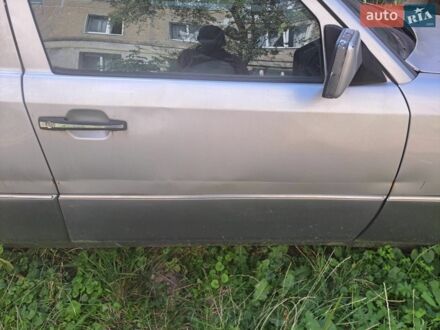 Сірий Мерседес Е-Клас, об'ємом двигуна 2.2 л та пробігом 300 тис. км за 1700 $, фото 1 на Automoto.ua