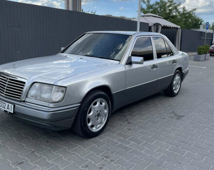 Серый Мерседес Е-Класс, объемом двигателя 2.2 л и пробегом 450 тыс. км за 4700 $, фото 1 на Automoto.ua
