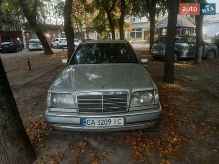 Мерседес Е-Класс 1995 в Черкассах на Automoto.ua Серый Мерседес Е-Класс, объемом двигателя 3 л и пробегом 720 тыс. км за 3700 $, фото 1 на Automoto.ua