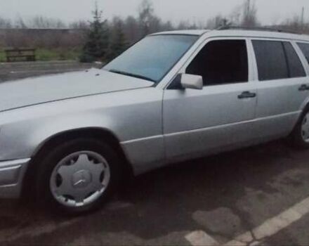 Серый Мерседес Е-Класс, объемом двигателя 3 л и пробегом 305 тыс. км за 3500 $, фото 1 на Automoto.ua