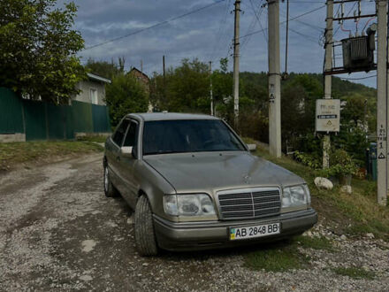 Серый Мерседес Е-Класс, объемом двигателя 2.2 л и пробегом 430 тыс. км за 3999 $, фото 1 на Automoto.ua
