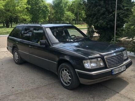 Серый Мерседес Е-Класс, объемом двигателя 2.5 л и пробегом 375 тыс. км за 3500 $, фото 1 на Automoto.ua