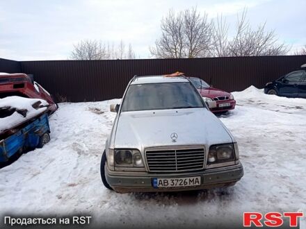 Серый Мерседес Е-Класс, объемом двигателя 2.5 л и пробегом 0 тыс. км за 3500 $, фото 1 на Automoto.ua