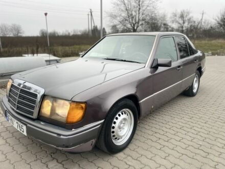 Сірий Мерседес Е-Клас, об'ємом двигуна 2 л та пробігом 700 тис. км за 1000 $, фото 1 на Automoto.ua