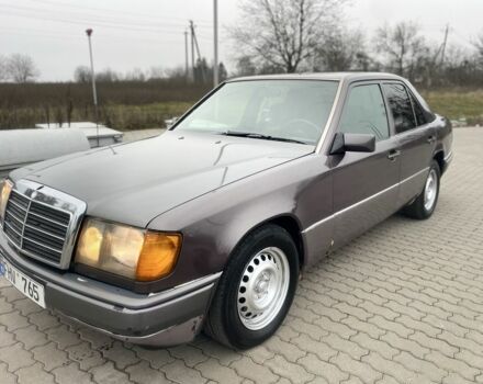 Серый Мерседес Е-Класс, объемом двигателя 2 л и пробегом 700 тыс. км за 1000 $, фото 1 на Automoto.ua