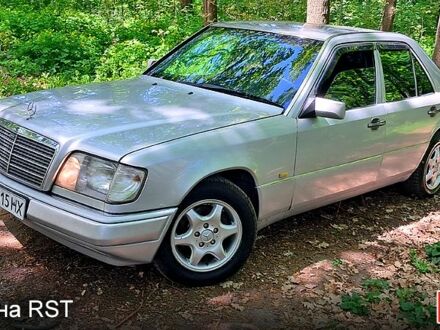 Мерседес Е-Класс 1995 в Одессе на Automoto.ua Серый Мерседес Е-Класс, объемом двигателя 2 л и пробегом 350 тыс. км за 2700 $, фото 1 на Automoto.ua