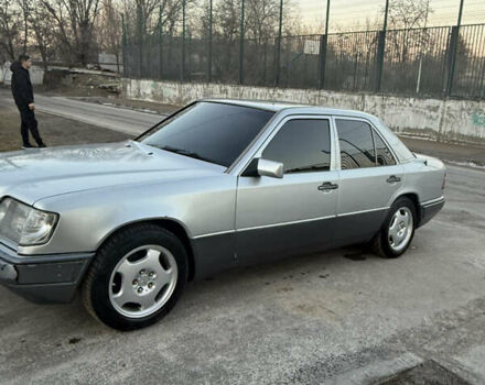 Серый Мерседес Е-Класс, объемом двигателя 2.2 л и пробегом 465 тыс. км за 4300 $, фото 1 на Automoto.ua