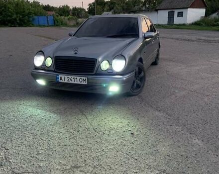 Серый Мерседес Е-Класс, объемом двигателя 2.8 л и пробегом 500 тыс. км за 3100 $, фото 1 на Automoto.ua