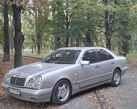 Сірий Мерседес Е-Клас, об'ємом двигуна 4.2 л та пробігом 414 тис. км за 3000 $, фото 1 на Automoto.ua