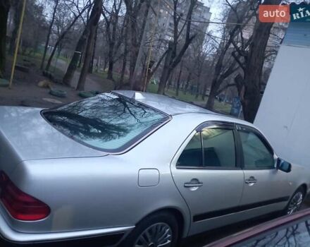 Серый Мерседес Е-Класс, объемом двигателя 2.8 л и пробегом 335 тыс. км за 2600 $, фото 1 на Automoto.ua