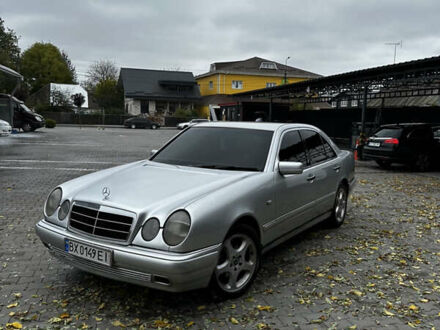 Мерседес Е-Класс 1996 в Полонном на Automoto.ua Серый Мерседес Е-Класс, объемом двигателя 3.2 л и пробегом 450 тыс. км за 3000 $, фото 1 на Automoto.ua