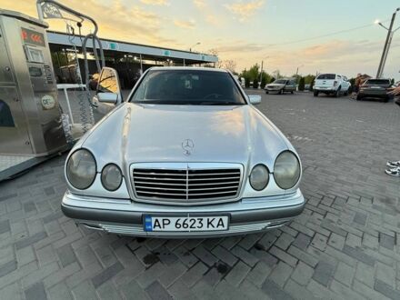 Мерседес Е-Клас 1996 у Запоріжжя на Automoto.ua Сірий Мерседес Е-Клас, об'ємом двигуна 2.8 л та пробігом 572 тис. км за 3500 $, фото 1 на Automoto.ua