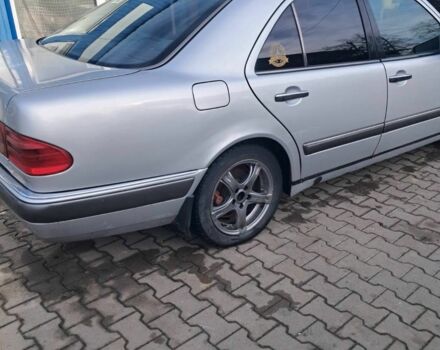 Сірий Мерседес Е-Клас, об'ємом двигуна 3 л та пробігом 270 тис. км за 2100 $, фото 1 на Automoto.ua